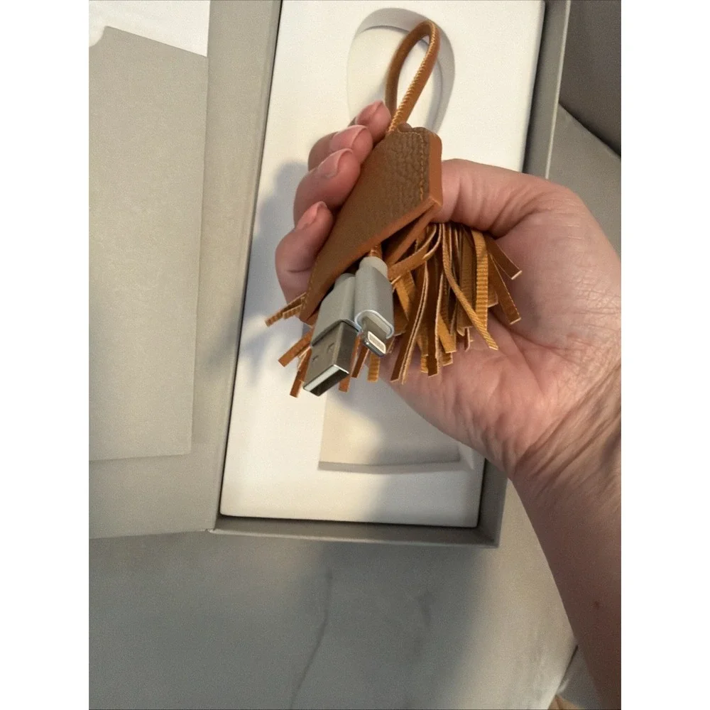 MOTILE TASSEL Charging Cord KEYCHAIN Lightning To USB-A Connection